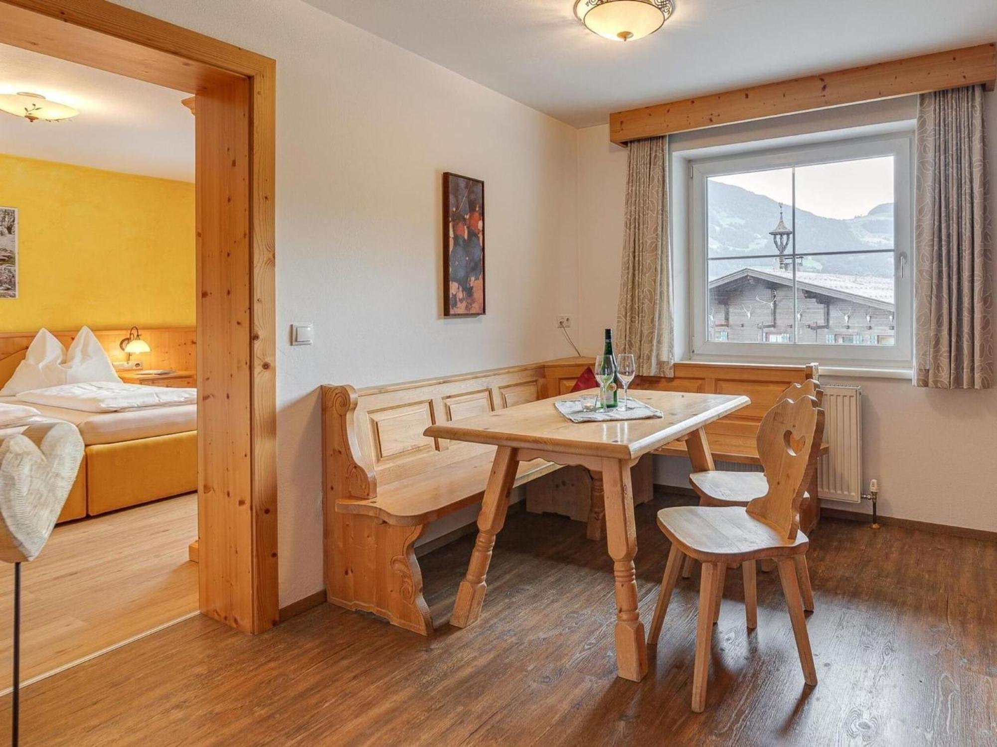 Apartment In Fuegen With A Garden Exteriör bild