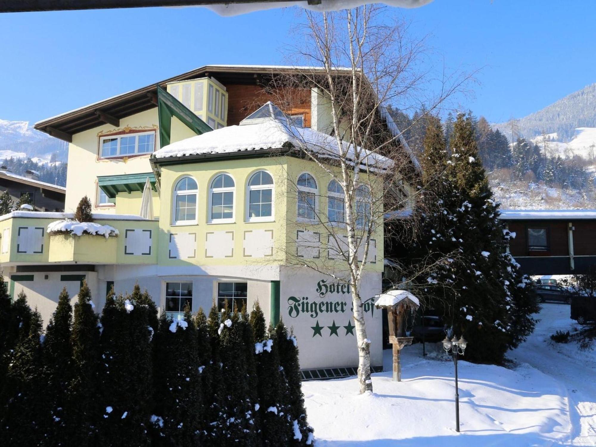 Apartment In Fuegen With A Garden Exteriör bild