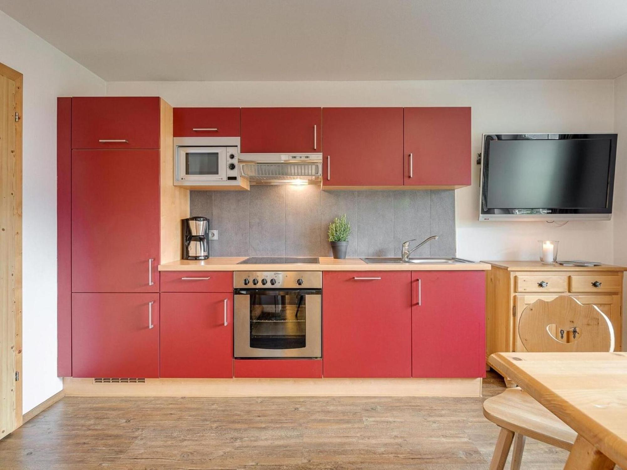 Apartment In Fuegen With A Garden Exteriör bild